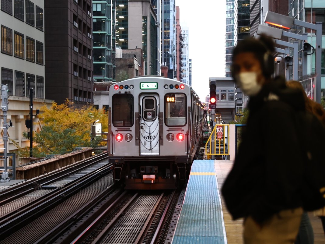 chicago train 2000x1500